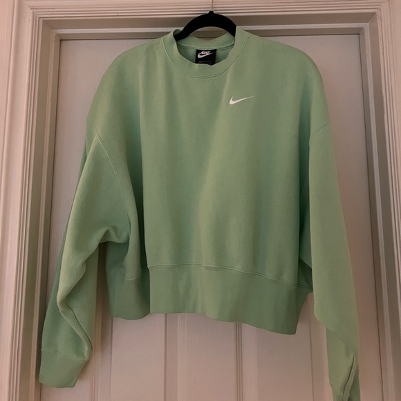 NIKE WOMEN SPORTSWEAR ESSENTIAL CREWNECK (CUCUMBER CALM / WHITE) SIZE XS - Picture 3 of 9